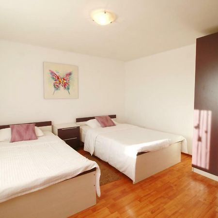 נין Apartment Lana & Ema מראה חיצוני תמונה