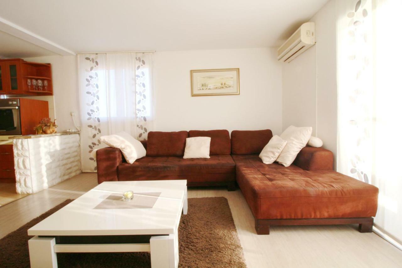 נין Apartment Lana & Ema מראה חיצוני תמונה