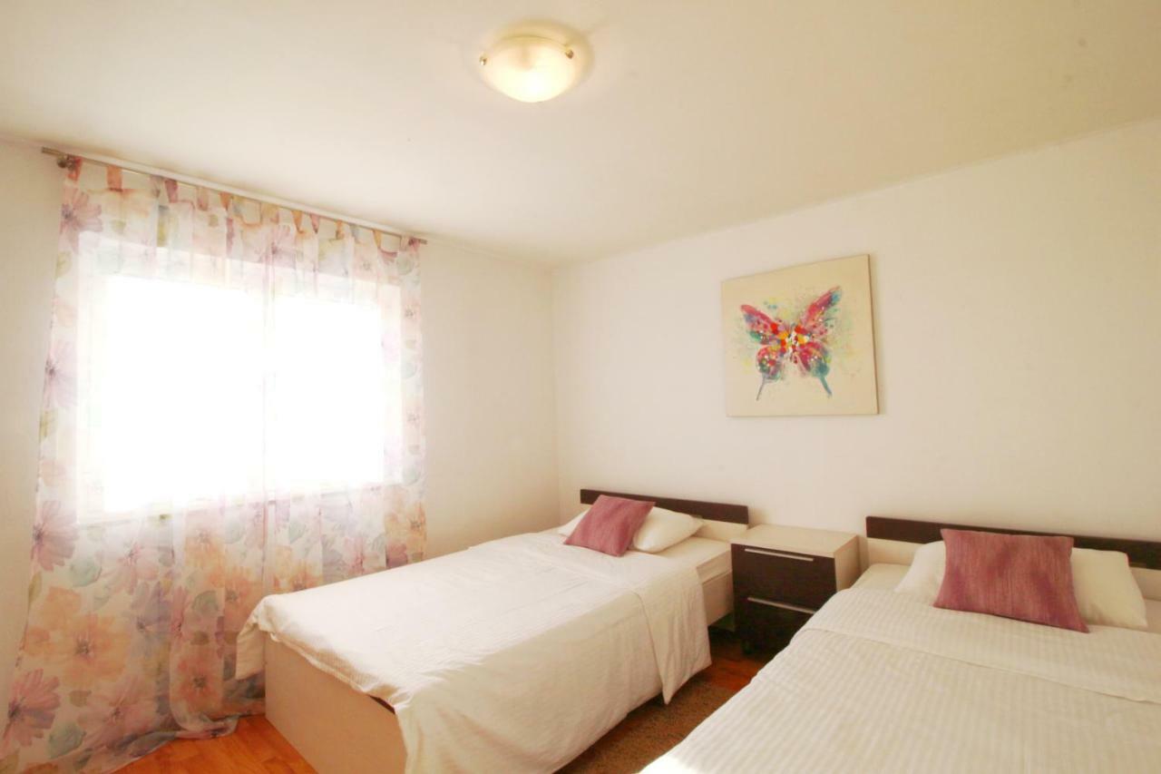 נין Apartment Lana & Ema מראה חיצוני תמונה